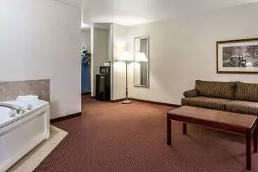 ホテル Quality Inn & Suites Fort Madison Near Hwy 61