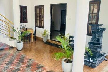 Hostel Lali Beach Villa