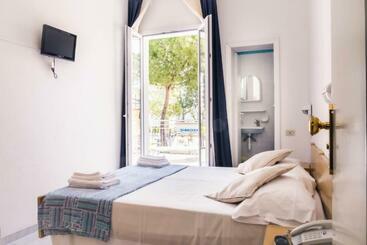 Hotel Bianca Orchidea   In Pieno Centro Sul Mare