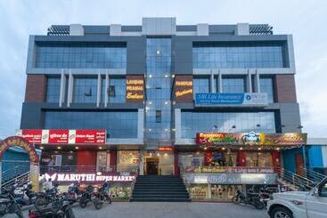 Hotel Famous Residency By Oyo