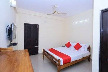 בית מלון כפרי Panackal Inn By Oyo Rooms