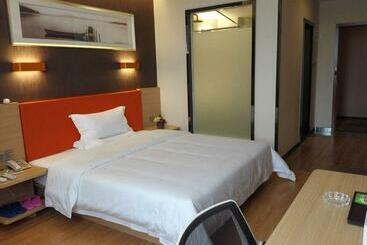 Hotel 7days Premium Huanggang Hong`an Juranzhijia Studio City