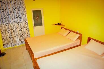 Hotel The Senaro Holiday Inn