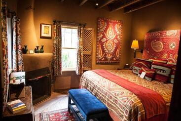 هتل The Inn Of The Five Graces