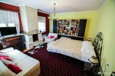 پانسیون Bujtina Leon's Apartments