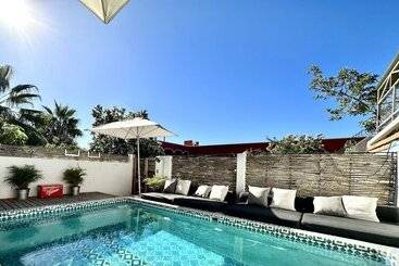 تختخواب و صبحانه Baja House