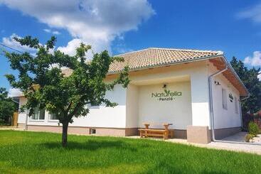 Bed and Breakfast Naturella Panzió