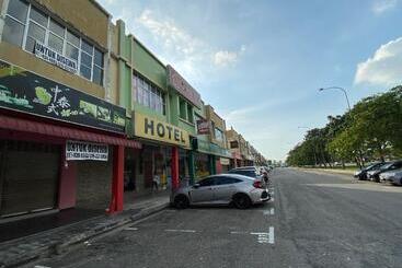 Hotel Oyo 89760 Harmoni Inn