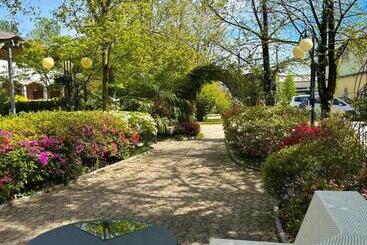 هتل Ristorante Mariuccia Varese