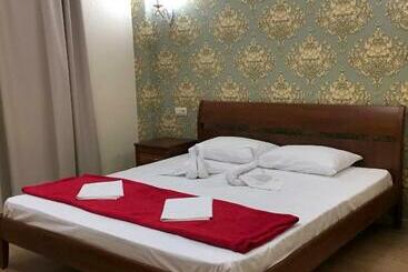 هاستل Semeynyy Mini