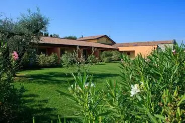 هتل Agriturismo Tre Colline