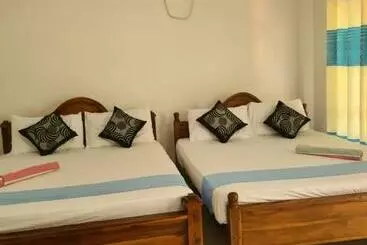 Pensión Thuruliya Residence