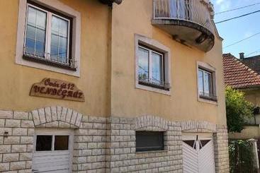 פנסיון óvár 12 Vendégház