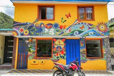 הוסטל Hostal Timara