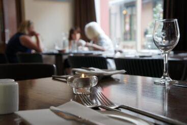 펜션 Jacksons Restaurant And Accommodation