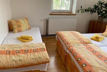 펜션 Penzion Bamako