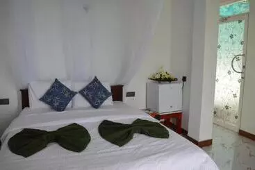 Bed and Breakfast Heavens Seven