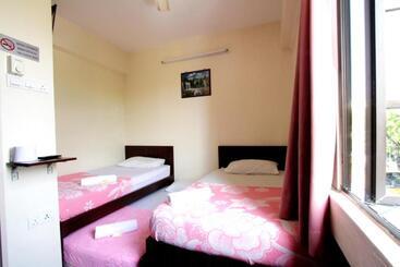 Hotel Broadway Budget