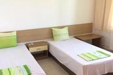 هاستل Family Hotel Perla