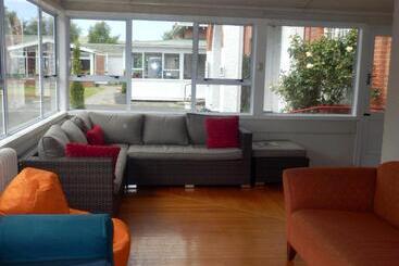 호스텔 Thomas's Catlins Lodge And Camp Ground