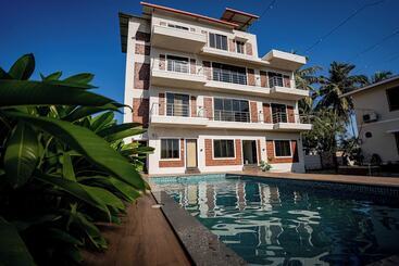 Hotelli Lotus The Lake View Resort