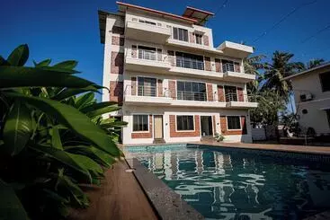 Hotel Lotus The Lake View Resort