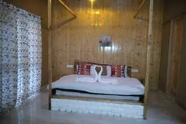 ホテル Offbeat Abodes  Tirthan Valley