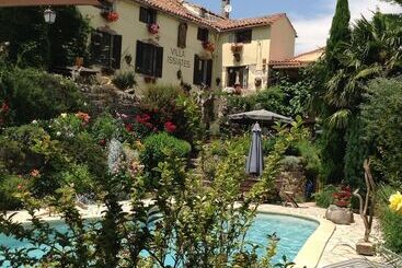 Bed and Breakfast Villa Issiates