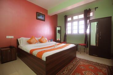 호텔 Oyo 8878 Chinar Lake View