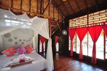 Otel The Moken Eco Village Sha Plus