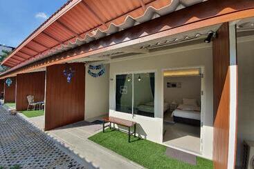 Napa Hostel Samrong Station