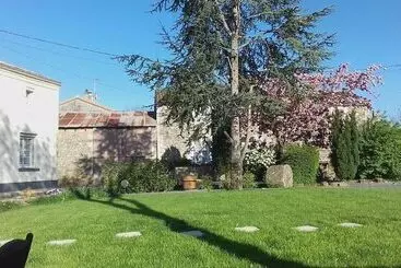 Pensjonat Entre Marais Et Gâtine
