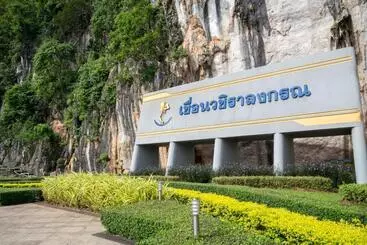 Majatalo Thongphaphum River