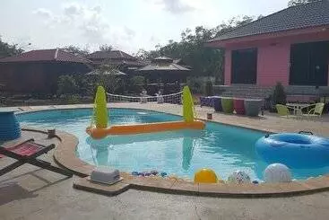 ホテル Baanpoonana