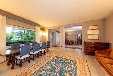 ベッドアンドブレックファースト Villa Sarchi