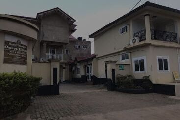 펜션 Royal Triangle Guest House