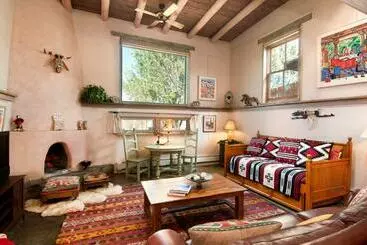 فندق Inger Jirby Gallery & Guest Houses