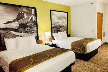 מוטל Forest City Inn