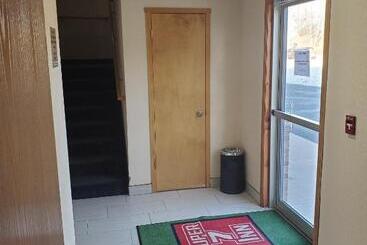 모텔 Super 7 Inn Tecumseh