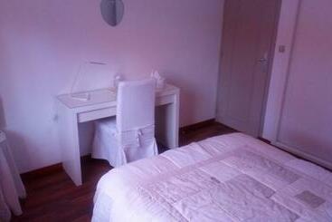 פנסיון Villa De Guénifey