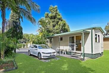 Отель Diamond Waters Caravan Park