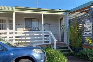 Bed & Breakfast Cottage On Main