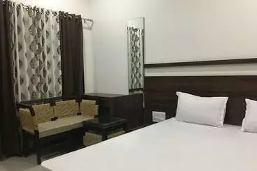 Hotel Paras