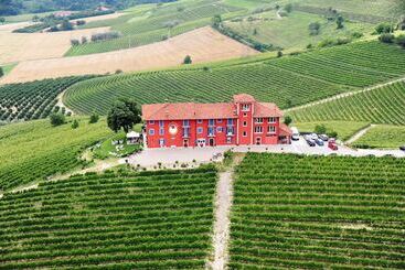 Vidéki Szálló Bricco Rosso