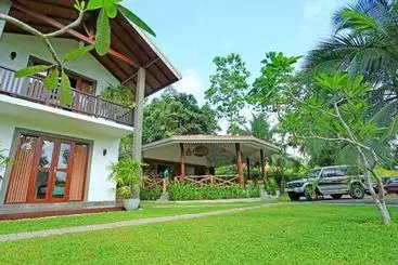 Hotelli Villa Peacock Walahanduwa  Galle