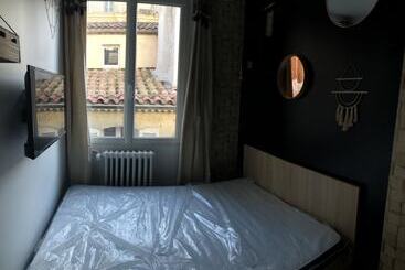 公寓式酒店  Chambres Design 18 Marseille Vieux Port