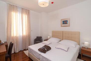 Pension Luxury Rooms Near The Beach