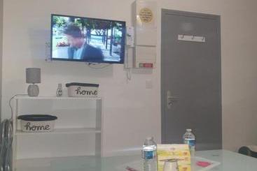 펜션 Studio Meublé Au Rdc , Proche Lac