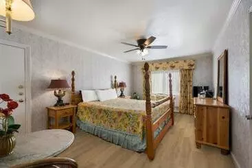 ホテル Carmel Inn & Suites