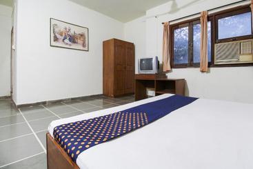 Hotelli Spot On 64045  Indrayani